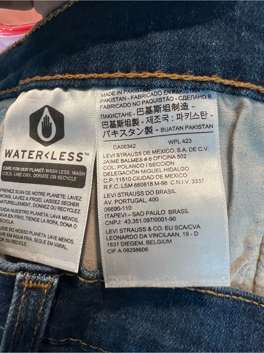 Classic Men's 505 Straight-Leg Levi’s Jeans in Dark Blue. 34 x 36